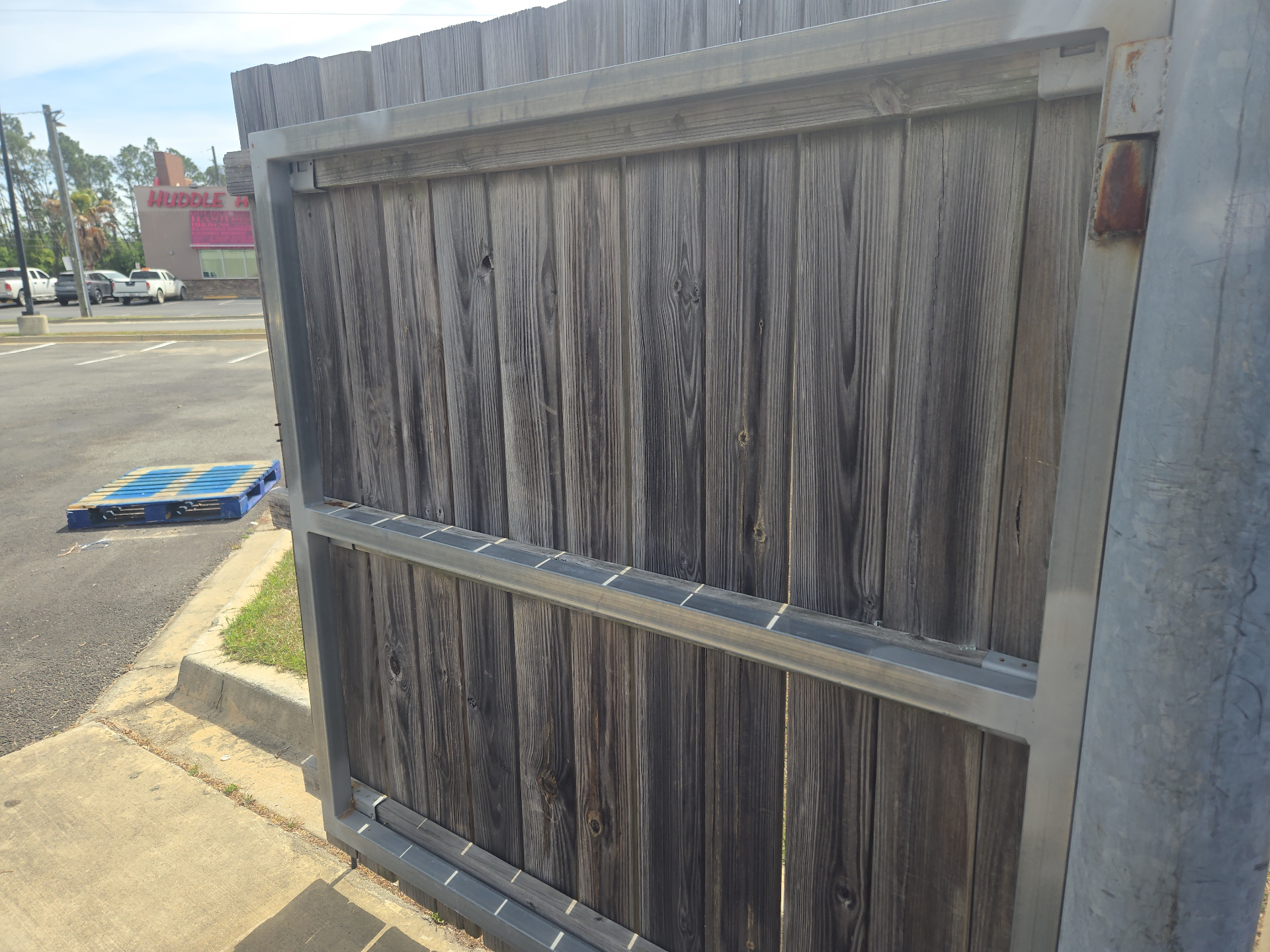 Commercial privacy gate repair
